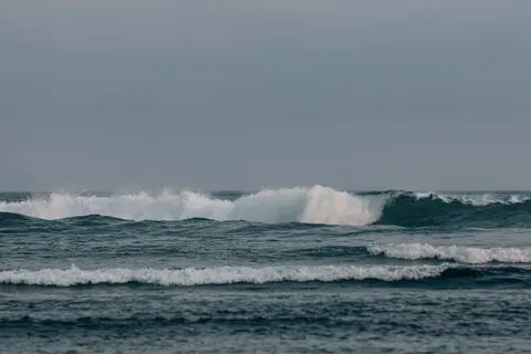 Surf Wave 4K Wallpaper · ocean · 3840×2560