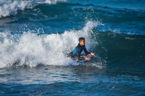 Surf Wave 4K Wallpaper · ocean · 3840×2563