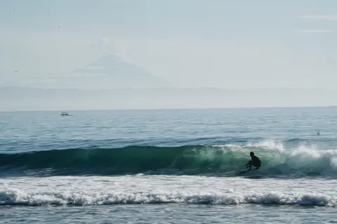 Surf Wave 4K Wallpaper · ocean · 3840×2560