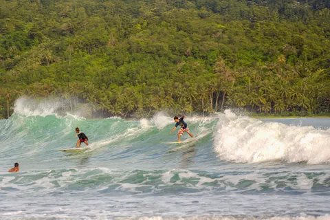 Surf Wave 4K Wallpaper · ocean · 3840×2560