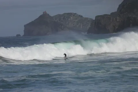 Surf Wave 4K Wallpaper · ocean · 3840×2560