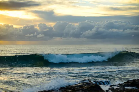 Surf Wave 4K Wallpaper · ocean · 3840×2563