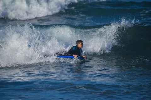 Surf Wave 4K Wallpaper · ocean · 3840×2563