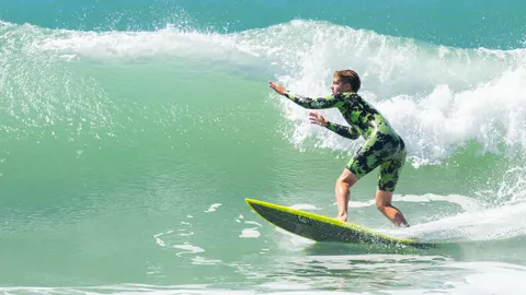 Surf Wave 4K Wallpaper · ocean · 3840×2161