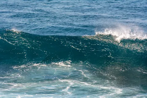 Surf Wave 4K Wallpaper · ocean · 3840×2560