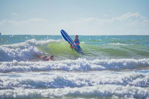 Surf Wave 4K Wallpaper · ocean · 3840×2560