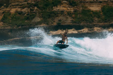 Surf Wave 4K Wallpaper · ocean · 3840×2561