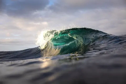 Surf Wave 4K Wallpaper · ocean · 3840×2560