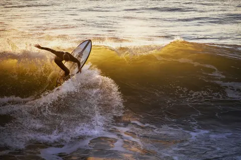 Surf Wave 4K Wallpaper · ocean · 3840×2561