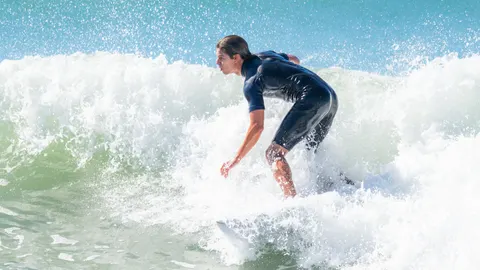 Surf Wave 4K Wallpaper · ocean · 3840×2160