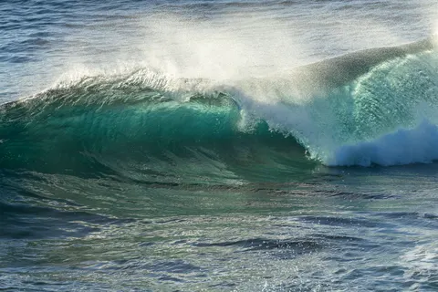 Surf Wave 4K Wallpaper · ocean · 3840×2560