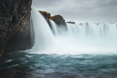 झरना 4K वॉलपेपर · nature · 3840×2560