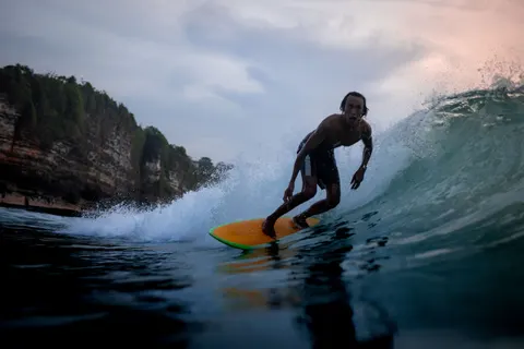Surf Wave 4K Wallpaper · ocean · 3840×2561