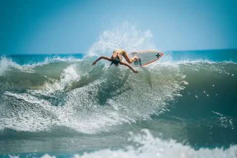 Surf Wave 4K Wallpaper · ocean · 3840×2560