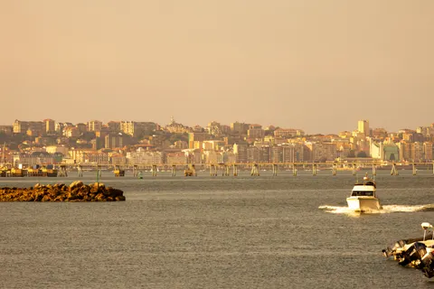 Coastal Harbor 4K Wallpaper · ocean · 3840×2560