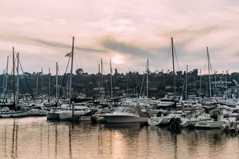 Coastal Harbor 4K Wallpaper · ocean · 3840×2560