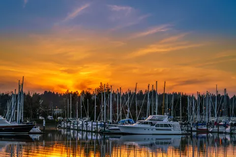 Coastal Harbor 4K Wallpaper · ocean · 3840×2561