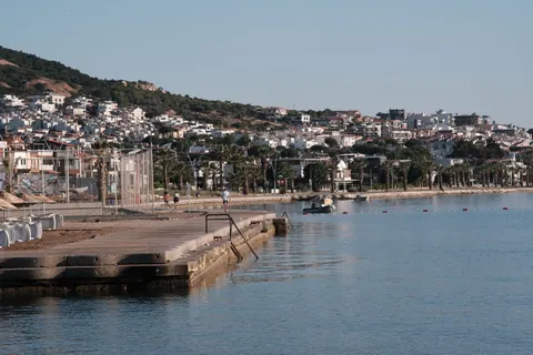 Coastal Harbor 4K Wallpaper · ocean · 3840×2560