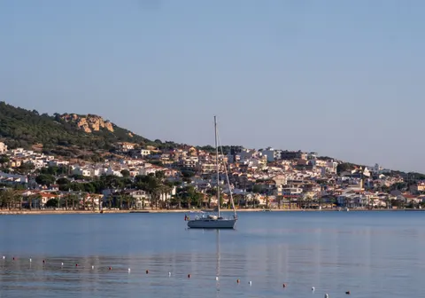 Coastal Harbor 4K Wallpaper · ocean · 3840×2687