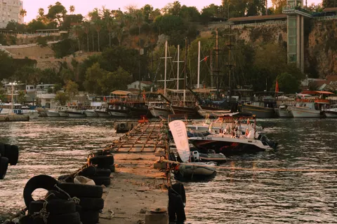 Coastal Harbor 4K Wallpaper · ocean · 3840×2560