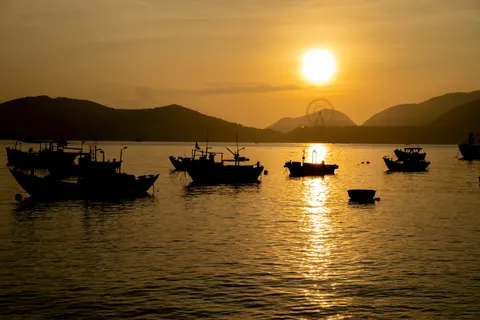 Coastal Harbor 4K Wallpaper · ocean · 3840×2560
