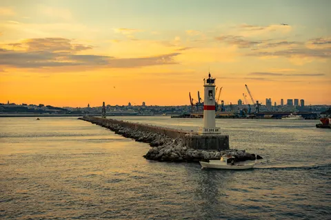 Coastal Harbor 4K Wallpaper · ocean · 3840×2560