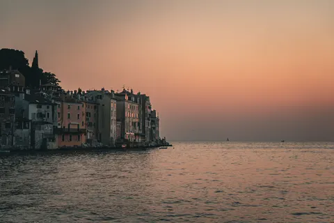 Coastal Harbor 4K Wallpaper · ocean · 3840×2560