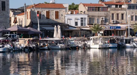 Coastal Harbor 4K Wallpaper · ocean · 3840×2106