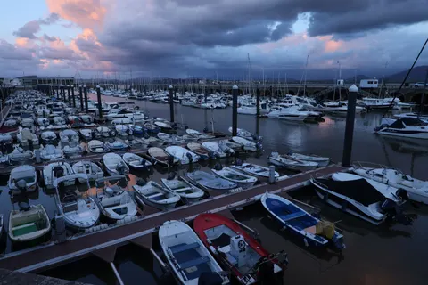 Coastal Harbor 4K Wallpaper · ocean · 3840×2560