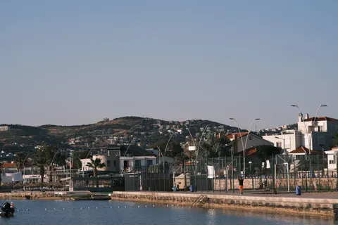 Coastal Harbor 4K Wallpaper · ocean · 3840×2560