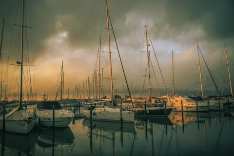 Coastal Harbor 4K Wallpaper · ocean · 3840×2560