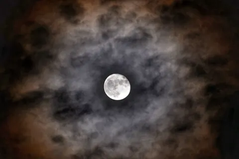 Full Moon 4K Wallpaper · space · 3840×2560