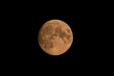Full Moon 4K Wallpaper · space · 3840×2560