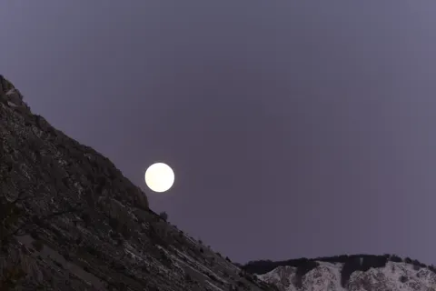 Full Moon 4K Wallpaper · space · 3840×2560