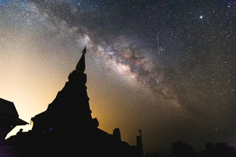 Meteor Shower 4K Wallpaper · space · 3840×2560