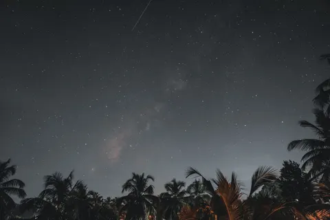 Meteor Shower 4K Wallpaper · space · 3840×2560