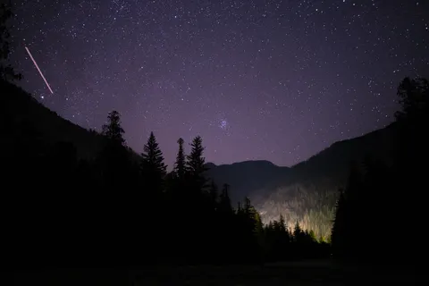 Meteor Shower 4K Wallpaper · space · 3840×2560
