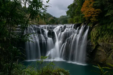 Wallpaper Air Terjun 4K · nature · 3840×2560