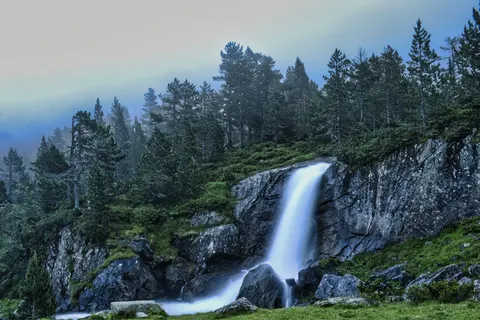 Wallpaper Air Terjun 4K · nature · 3840×2563