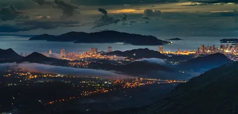 Hong Kong Night 4K Wallpaper · city · 3840×1839