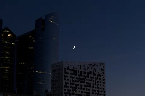 Paris at Night 4K Wallpaper · city · 3840×2561