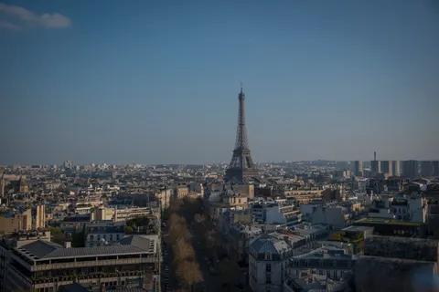 Paris at Night 4K Wallpaper · city · 3840×2563