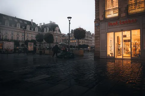 Rainy Street 4K Wallpaper · city · 3840×2560