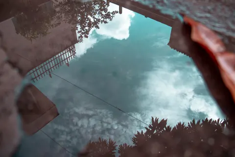 Rainy Street 4K Wallpaper · city · 3840×2560