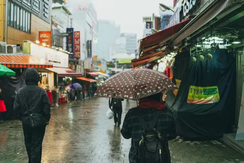 Rainy Street 4K Wallpaper · city · 3840×2560