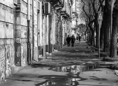 Rainy Street 4K Wallpaper · city · 3840×2813