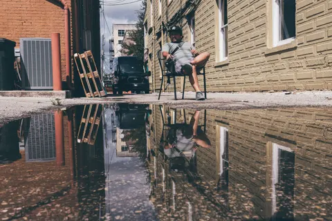 Rainy Street 4K Wallpaper · city · 3840×2560