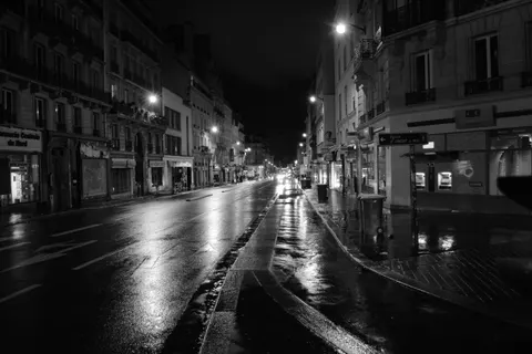 Rainy Street 4K Wallpaper · city · 3840×2560