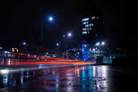 Rainy Street 4K Wallpaper · city · 3840×2560