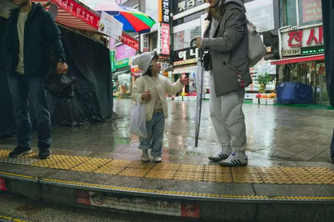 Rainy Street 4K Wallpaper · city · 3840×2560